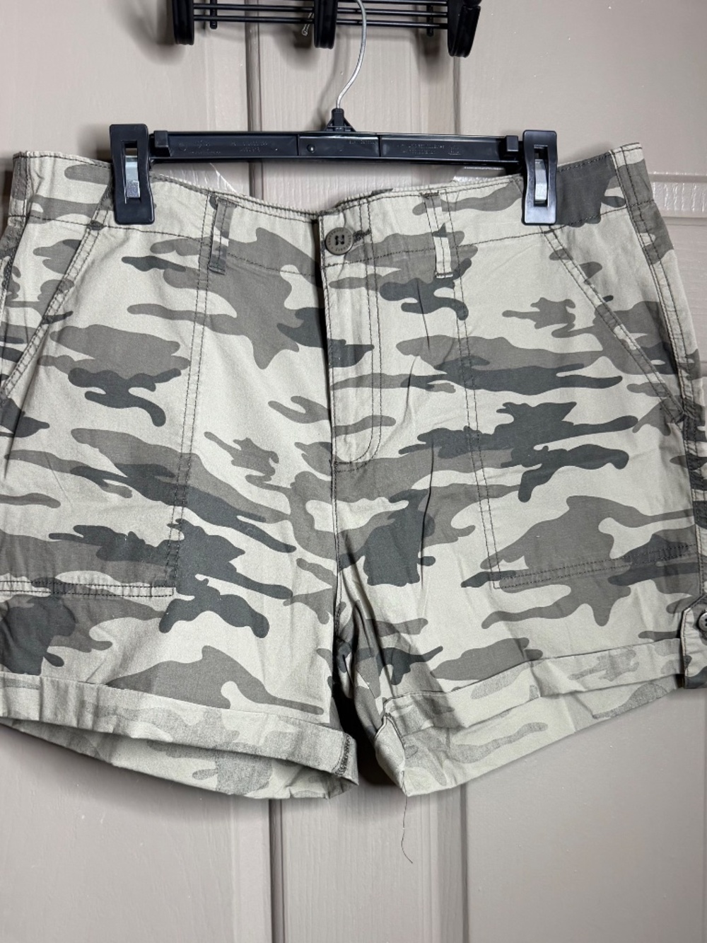 Sanctuary Women’s Camo Shorts Size XL – Casual Utility Style